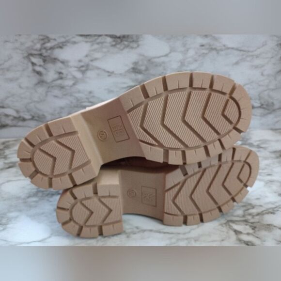 NWT No Boundaries Platform Tan Faux Suede Boots Size 10 Wide - Picture 8 of 12